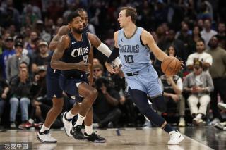 让热刺陷入 让热刺陷入